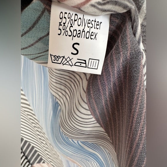 Striped Abstract Print Kimono | Sheer Lightweight Layering | Size S - Picture 4 of 4